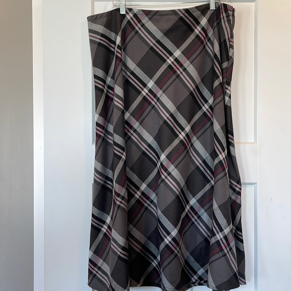 Black, Gray, Plum Aline Skirt - Croft & Barrow Side Zipper Plaid Skirt - Size 18